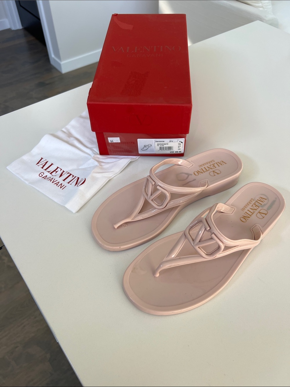 Valentino Garavani light pink flip flops sandals size 41
